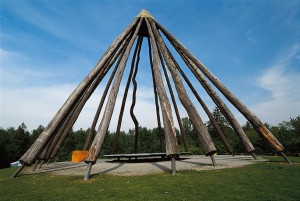 Gigantisch, groß und einzigartig die hölzerne Pyramide im Gesundheitspark Quellenbusch